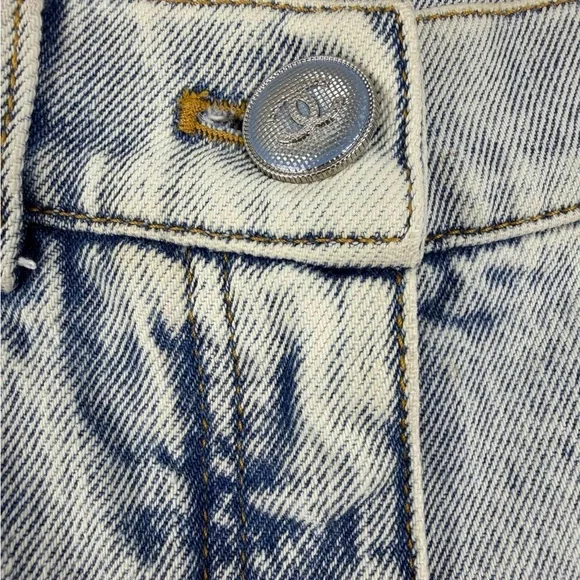 ❌sold❌🚩steal Authentic CHANEL Light Blue Flare Jeans with Animal Print - Picture 3 of 8